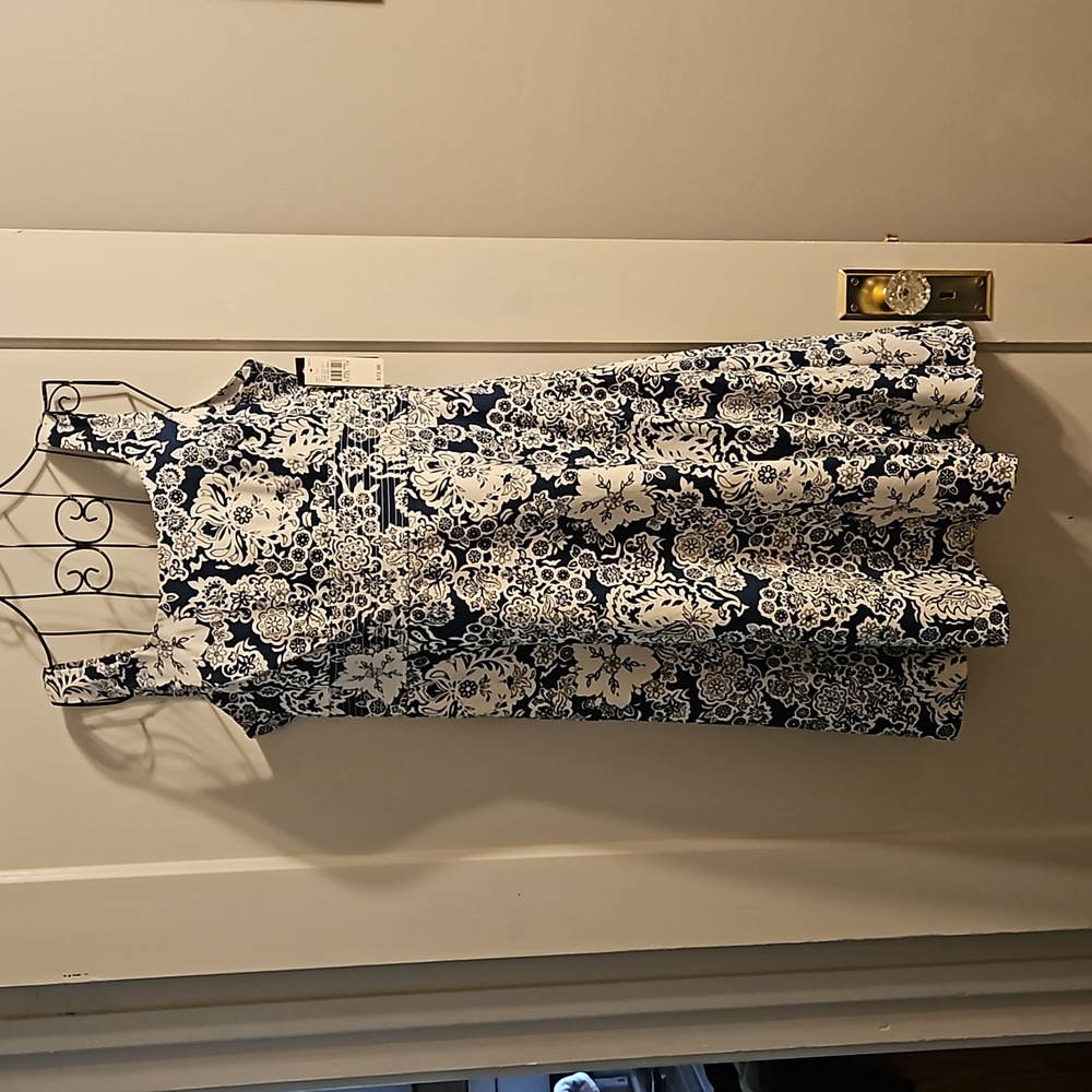 NWT. AGB Floral dress. Size 14.